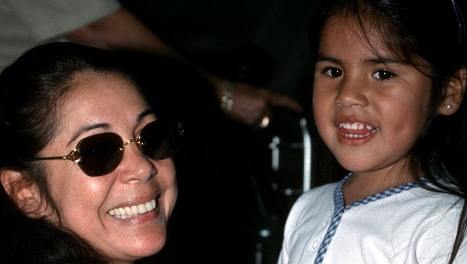 Isabel Pantoja con Chabelita de pequeña