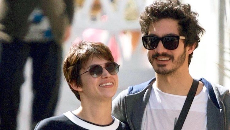 Úrsula Corberó y Chino Darín, muy felices de paseo por Málaga