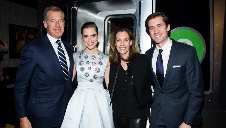 Brian, Allison, Jane y Douglas Williams en la premiere de 'Girls'