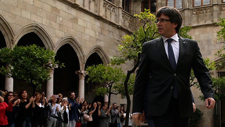 Carles Puigdemont llegando a una reunión en el Palau de la Generalitat