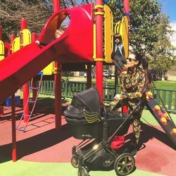 Pilar Rubio con sus tres hijos Sergio, Marco y Alejandro en el parque