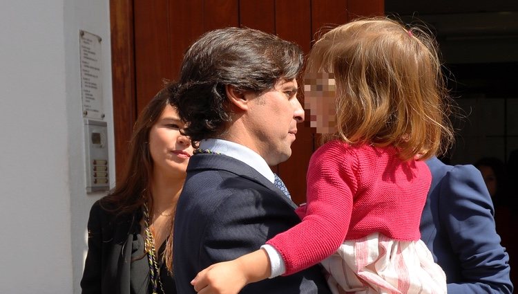 Fran Rivera y sus hijas Cayetana y Carmen en la Semana Santa de Sevilla 2018