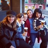 Paula Echevarría tomando algo con sus amigas en Candás