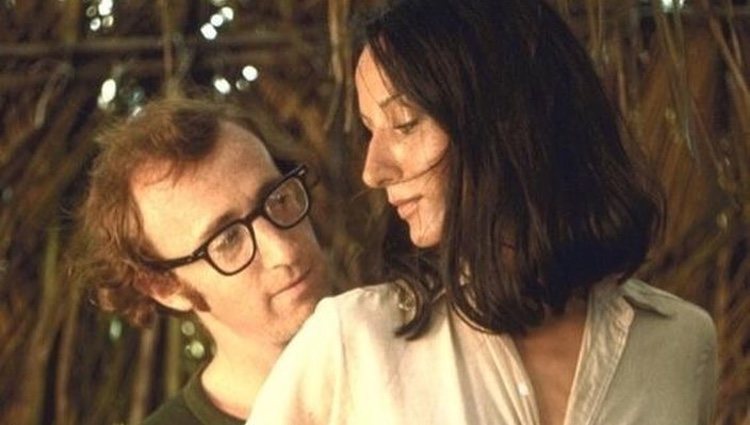 Naty Abascal y Woody Allen durante el rodaje de 'Bananas'