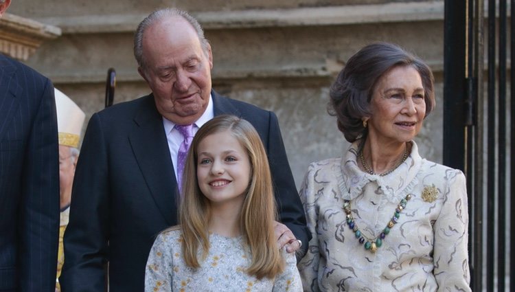 El Rey Juan Carlos y la Reina Sofía junto a la Princesa Leonor en la Misa de Pascua 2018