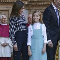 La Reina Letizia junto a la Infanta Sofía en la Misa de Pascua 2018