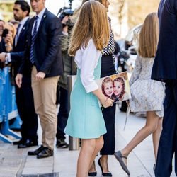 La Infanta Sofía con un puzzle con su cara y la de la Princesa Leonor en la Misa de Pascua 2018