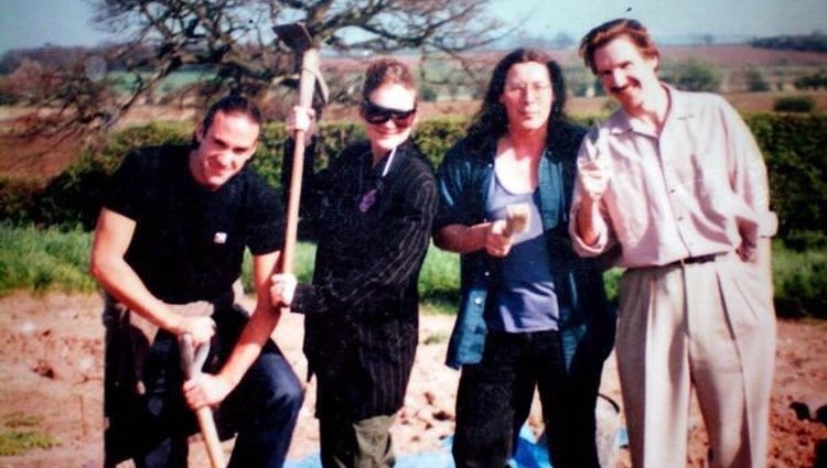 Joseph, Sophie, Michael Emery y Ralph Fiennes disfrutando del campo