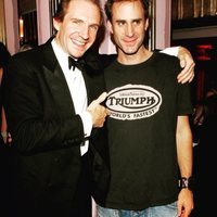 Los hermanos Joseph y Ralph Fiennes en una fiesta de Londres en 2012