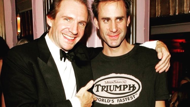 Los hermanos Joseph y Ralph Fiennes en una fiesta de Londres en 2012