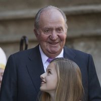 El Rey Juan Carlos, muy cariñoso con la Princesa Leonor en la Misa de Pascua 2018