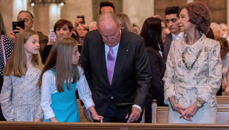 Los Reyes Juan Carlos y Sofía con la Princesa Leonor y la Infanta Sofía en la Misa de Pascua 2018