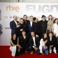 El reparto de la serie 'Fugitiva' en la premier