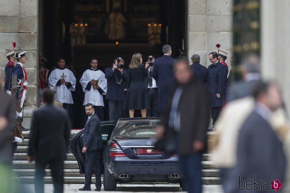 Los Reyes Felipe y Letizia a su llegada a la misa por el 25 aniversario de la muerte del Conde de Barcelona