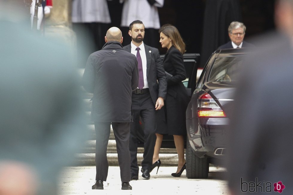 La Reina Letizia en la misa por el 25 aniversario de la muerte del Conde de Barcelona