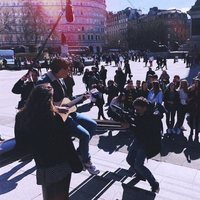 Alfred García cantando en Trfalgar Square en Londres