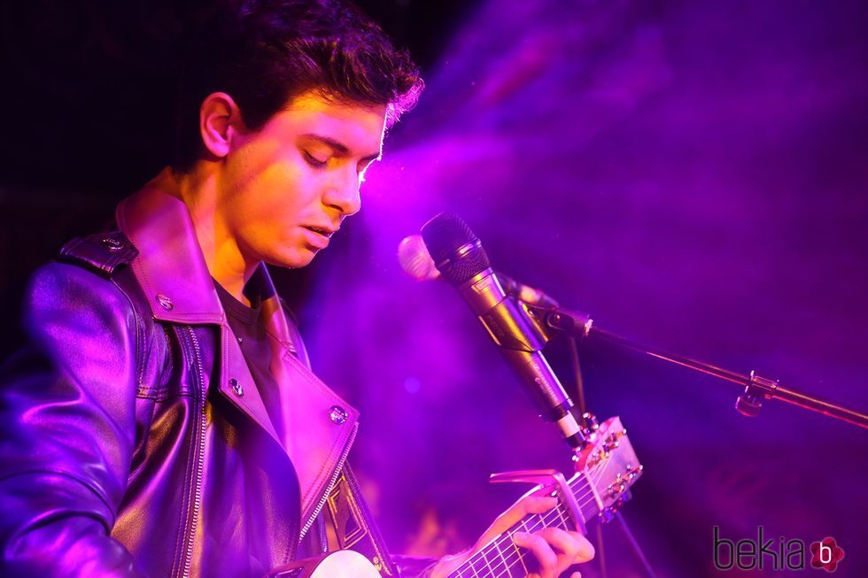 Alfred García actuando en el Café de París de Londres