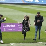 Amaia, Cepeda y Ricky de 'OT2017' en el Estadio Santiago Bernabéu