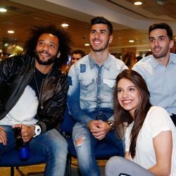 Ana Guerra, Marcelo y Marco Asensio haciéndose una foto