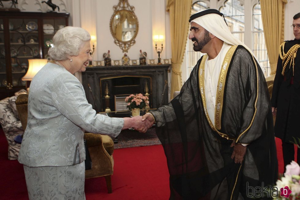 El Emir de Dubai junto a la Reina Isabel II de Inglaterra