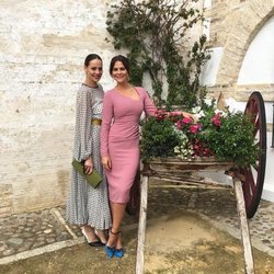 Eva González y María José Suárez en la boda de unos amigos