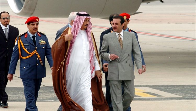 El Rey Salmán de Arabia Saudí llegando al aeropuerto de Barajas