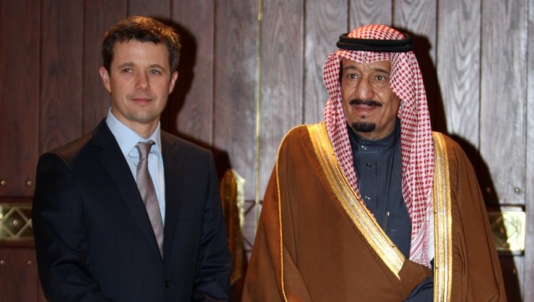 El Príncipe Salmán bin Abdelaziz Al Saud junto al Príncipe Federico de Dinamarca en 2010