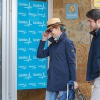 Froilán y la Infanta Elena visitando en el hospital al Rey Juan Carlos