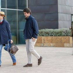 La Infanta Elena con Froilán y Victoria Federica visitando en el hospital al Rey Juan Carlos