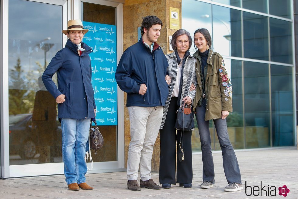 La Reina Sofía, la Infanta Elena, Froilán y Victoria Federica tras visitar al Rey Juan Carlos en el