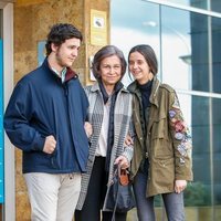 La Reina Sofía, agarrada de sus nietos Froilán y Victoria Federica