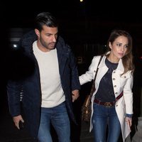 Miguel Torres y Paula Echevarría paseando tras disfrutar de una cena con amigos