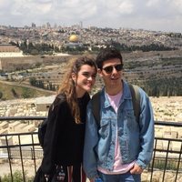 Alfred y Amaia en Israel haciendo turismo