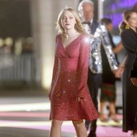 La actriz Dakota Fanning en un desfile de Dolce & Gabbanna en Nueva York