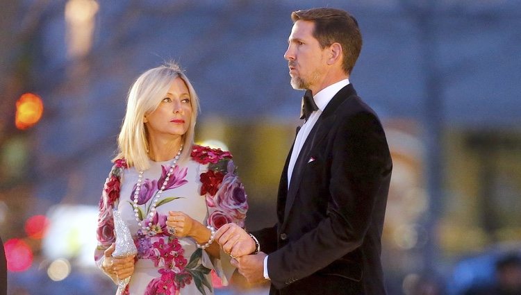 Los Príncipes Pablo y Marie-Chantal de Grecia llegando a un desfile de Dolce & Gabbana en Nueva York