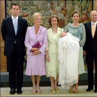 Irene Urdangarin con sus padres y abuelos en su bautizo