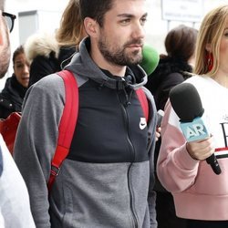 Alejandro Albalá en el aeropuerto tras su viaje a Honduras