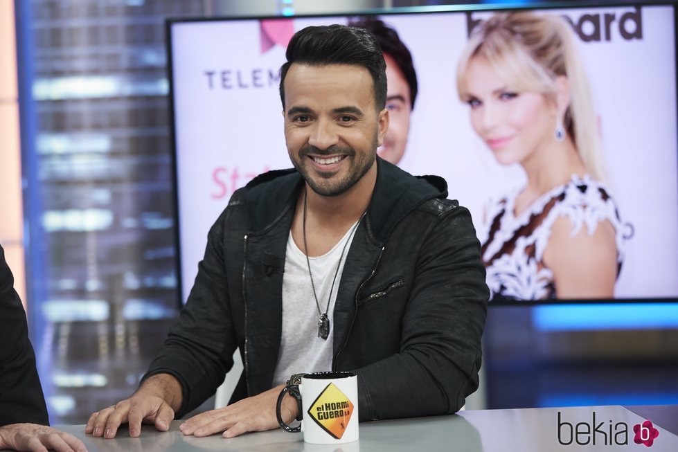 Luis Fonsi muy sonriente en 'El Hormiguero'