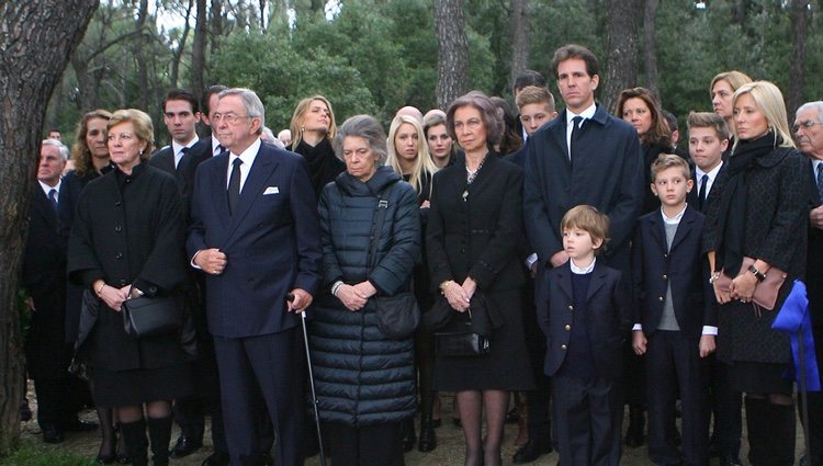 La Familia Real Griega y la Familia Real Española en el 50 aniversario de la muerte de Pablo de Grecia