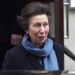 La Princesa Ana visita al Duque de Edimburgo tras su operación de cadera