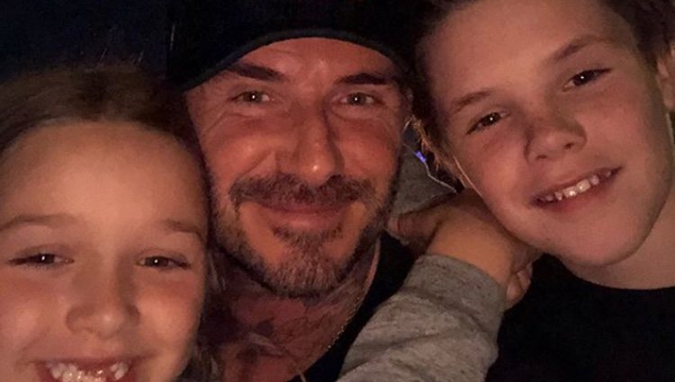 David Beckham en Disneyland junto a su hijo Cruz y su hija Harper Seven