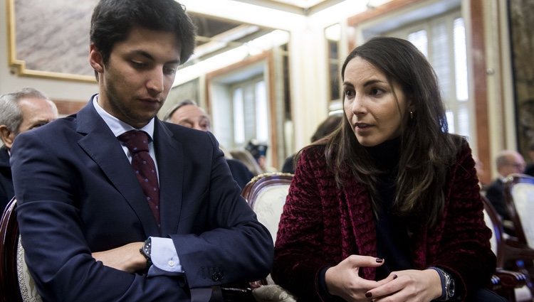 Fernando y Alejandra Romero en un acto homenaje a su abuelo Adolfo Suárez