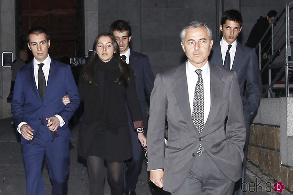 Fernando Romero junto a sus hijos Fernando y Alejandra y Álvaro López Cotelo en el Funeral de Estado por Adolfo Suárez