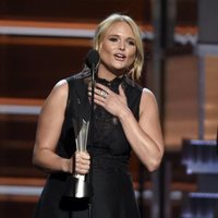 Miranda Lambert, emocionada al recoger su premio en los CMA Awards 2018