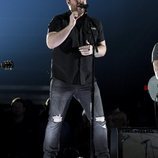 Chris Young actúa en la gala de los premios CMA Awards 2018