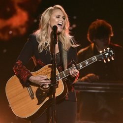 Miranda Lambert actúa en los premios CMA Awards 2018