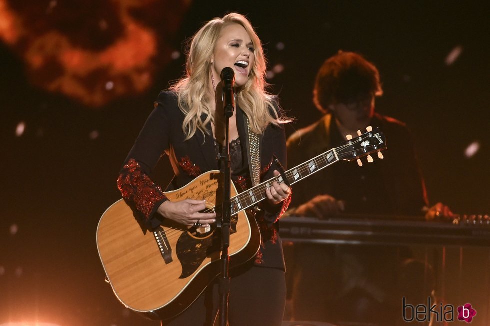 Miranda Lambert actúa en los premios CMA Awards 2018