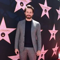 Edgar Ramírez en la inauguración de la estrella del Paseo de la Fama de Hollywood de Eva Longoria