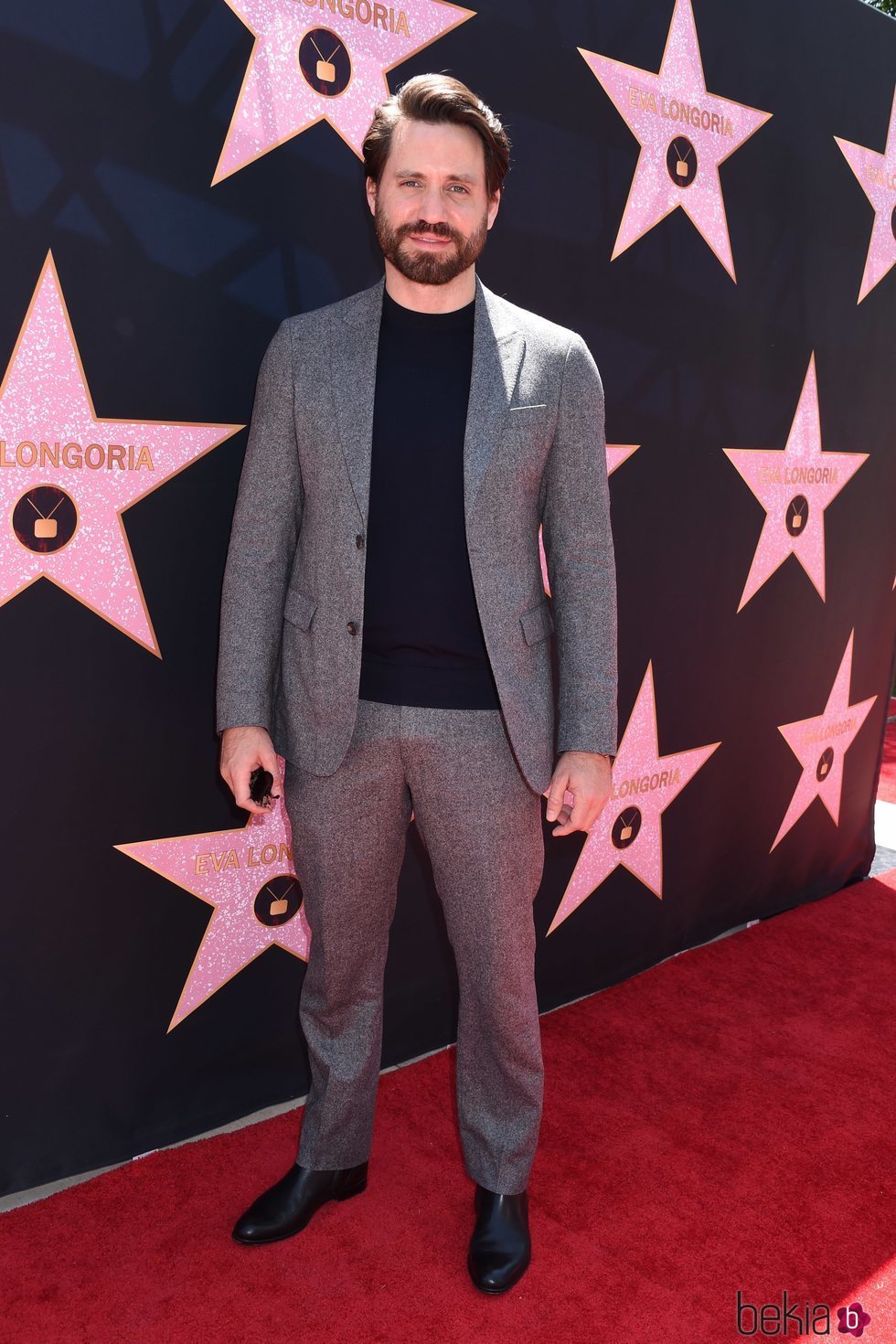 Edgar Ramírez en la inauguración de la estrella del Paseo de la Fama de Hollywood de Eva Longoria