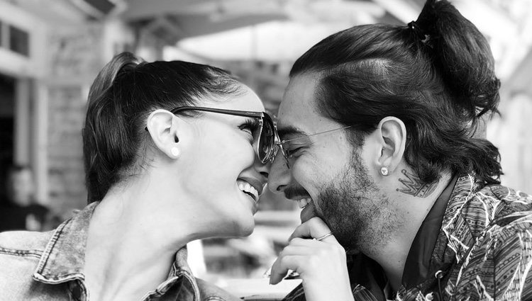 Maluma publica una imagen con su novia Natalia Barulich